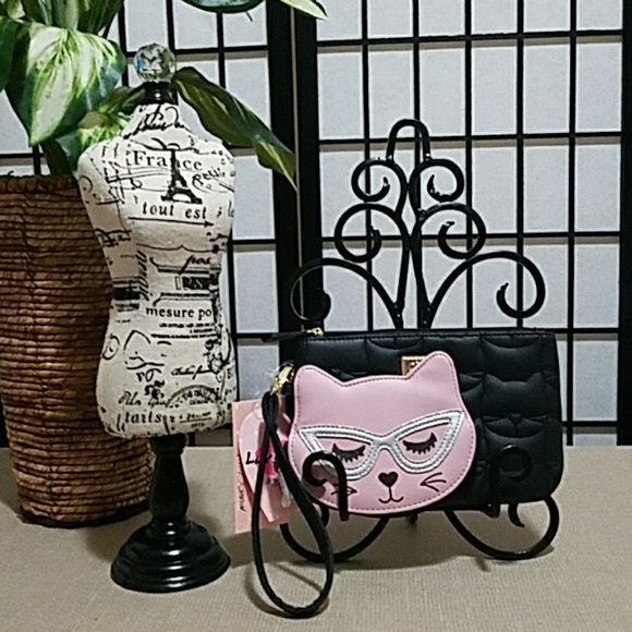 Betsey Johnson Handbags - 🐚⛱🌞🌴 PRICE DROP! 🌴🌞⛱🐚